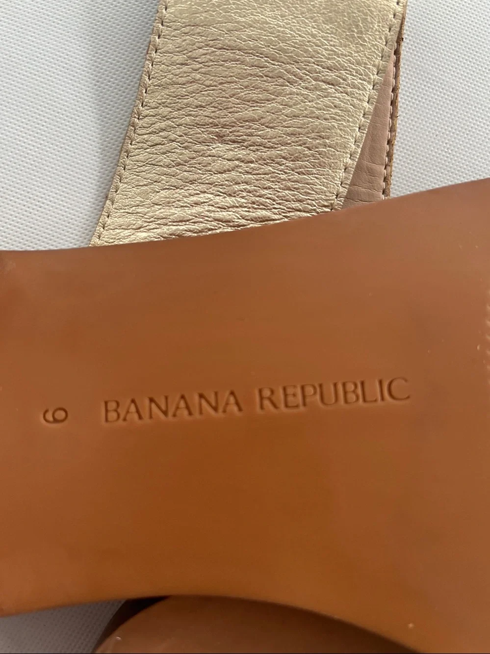 BANANA REPUBLIC Gold Toe Ring  Leather Slide Sandals. NWOT SZ:9